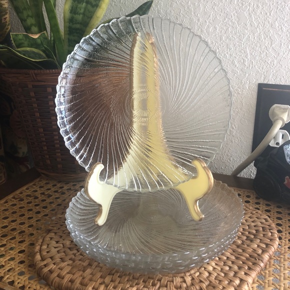 Vintage Arcoroc Seabreeze Pressed Glass Salad/Desert Plates Set of Four - Picture 2 of 16